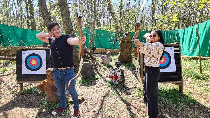 archery group in range