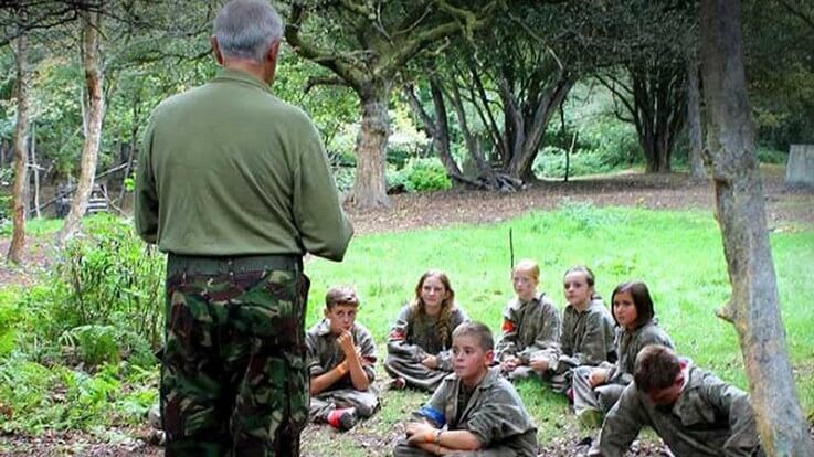 kids bushcraft instruction