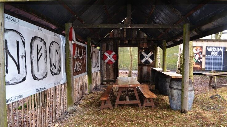 axe throwing long hall